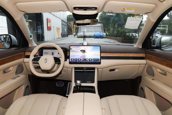 FOTO Primul SUV Huawei, lansat de gigantul IT cu partenerul Seres, a devenit rapid un succes de piață