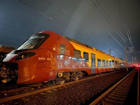FOTO Primul tren electric produs de Alstom în Polonia pentru a fi livrat României a intrat în țară