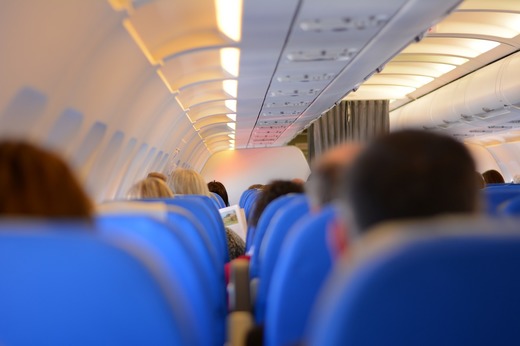 VIDEO Plecați de Revelion cu avionul? Banii înapoi în 14 zile pentru un zbor anulat plus alte facilități. Rămâne problema overbooking