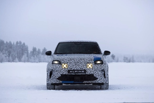 FOTO Alpine lansează primul model după șapte ani, derivat din Renault 5