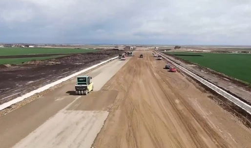 VIDEO Constructori români și bulgari lucrează împreună la Autostrada Moldovei