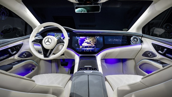 FOTO Mercedes-Benz EQS primește autonomie mărită și sistem de depășire automată