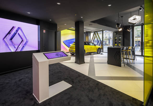 FOTO Renault își deschide showroom-uri chiar în centrul orașelor