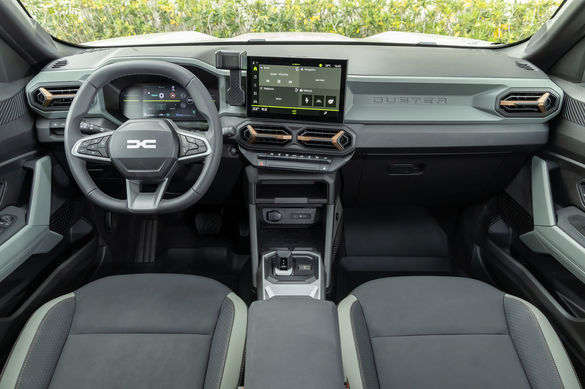 VIDEO&FOTO TEST DRIVE Dacia Duster: Performanțe similare cu vechiul model, dotări mai bune, prețuri mai mari