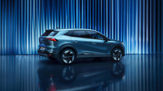 FOTO&VIDEO Renault a prezentat „Dusterul de lux”, cu motor hibrid