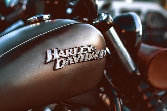 Un membru al consiliului de administrație Harley-Davidson demisionează, invocând ”îngrijorări grave” privind compania. Scădere de 11% a acțiunilor