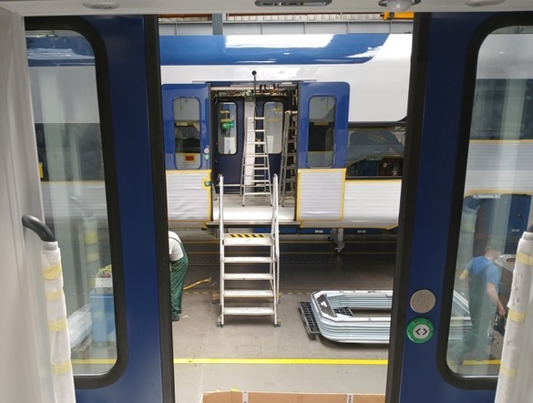 FOTO Primul tren produs de polonezi pentru România intră în țară
