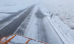 VIDEO Zăpadă pe Transalpina. Drumarii amână deschiderea