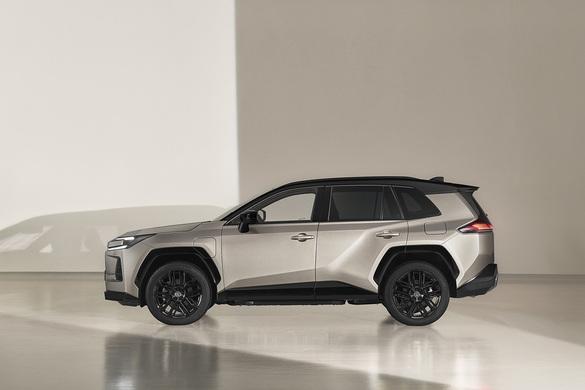 VIDEO & FOTO Toyota a prezentat în premieră noua generație RAV4