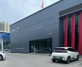 FOTO Coșmar în China - Cea mai mare rețea de dealeri BYD s-a închis peste noapte, lăsând showroom-urile goale și clienții fără service după ce au plătit garanția în avans pe 3 ani