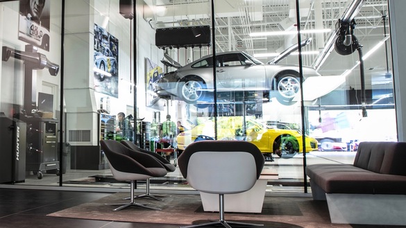 FOTO Porsche oprește investițiile în showroom-urile ultramoderne, din motive financiare