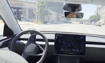 VIDEO Controverse legate de robotaxiurile Tesla. Autoritatea rutieră cere companiei explicații, după ce mai multe înregistrări par a arăta că mașinile fără șofer frânează fără motiv sau chiar intră pe contrasens