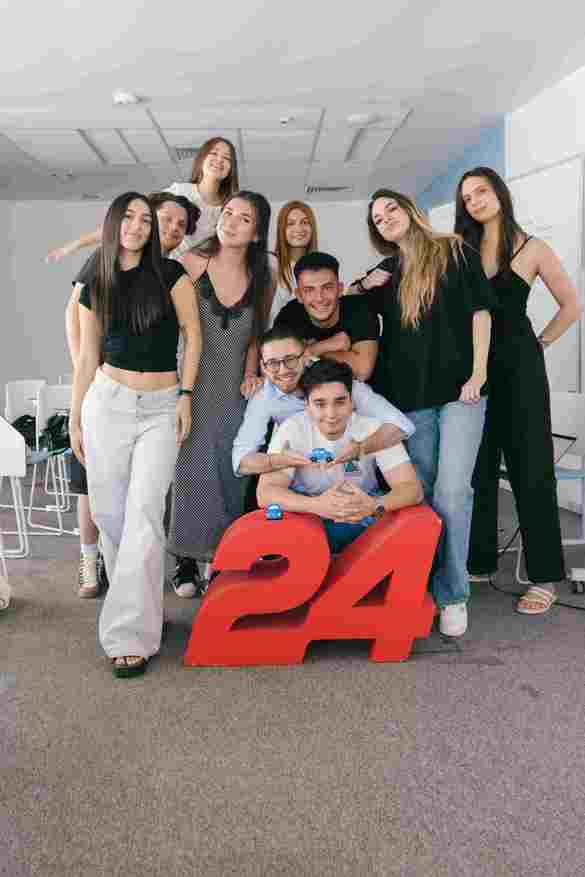 Cum gândesc tinerii studenți antreprenori mobilitatea urbană: soluțiile propuse pentru Porsche Finance Group România în competiția 24 Hours Challenge de la EA - The Entrepreneurship Academy