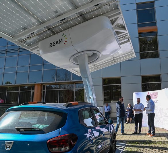 FOTO Premieră în România - Prima stație de încărcare pentru mașini electrice alimentată exclusiv cu energie solară