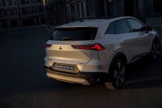 VIDEO & FOTO Mitsubishi lansează propriul concurent pentru Duster, bazat pe un model Renault