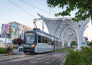 VIDEO&FOTO Tramvaie vechi, modernizate, revin în capitală
