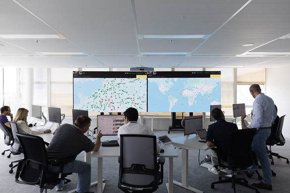 EXCLUSIV REPORTAJ Cum folosește Renault inteligența artificială pentru a-i depăși pe chinezi: 10 mașini noi pe zi, simulatoare unicat în industria auto și control prin satelit al pieselor