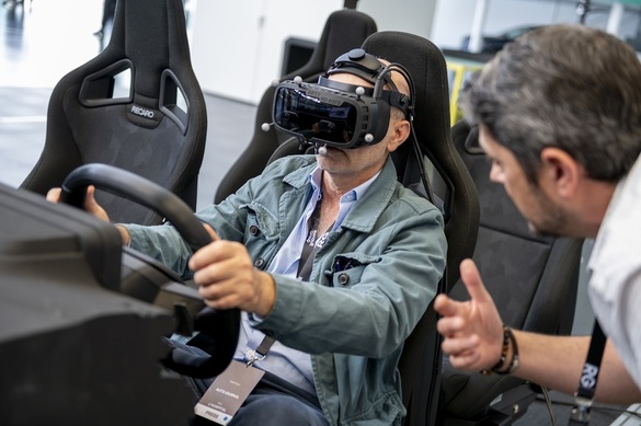 EXCLUSIV REPORTAJ Cum folosește Renault inteligența artificială pentru a-i depăși pe chinezi: 10 mașini noi pe zi, simulatoare unicat în industria auto și control prin satelit al pieselor