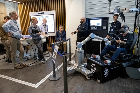 EXCLUSIV REPORTAJ Cum folosește Renault inteligența artificială pentru a-i depăși pe chinezi: 10 mașini noi pe zi, simulatoare unicat în industria auto și control prin satelit al pieselor