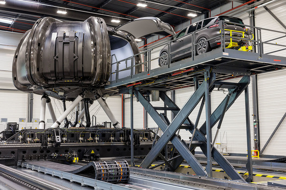 EXCLUSIV REPORTAJ Cum folosește Renault inteligența artificială pentru a-i depăși pe chinezi: 10 mașini noi pe zi, simulatoare unicat în industria auto și control prin satelit al pieselor