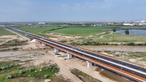 VIDEO Imagini în premieră - Umbrărescu deschide cel mai lung pod al Autostrăzii Moldovei