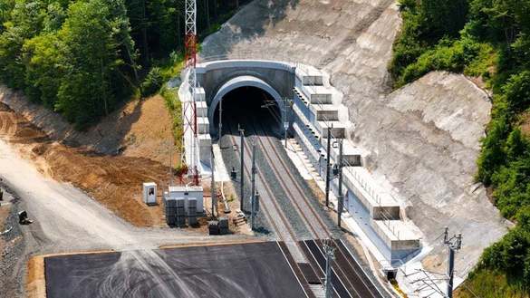 FOTO România deschide, după 8 ani, primul tunel feroviar nou. Lucrări „cu viteza trenului mărfar”