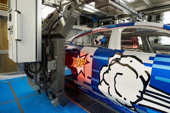 FOTO BMW investește 30 milioane euro pentru „o afacere profitabilă”: va vopsi mașinile clienților în dungi