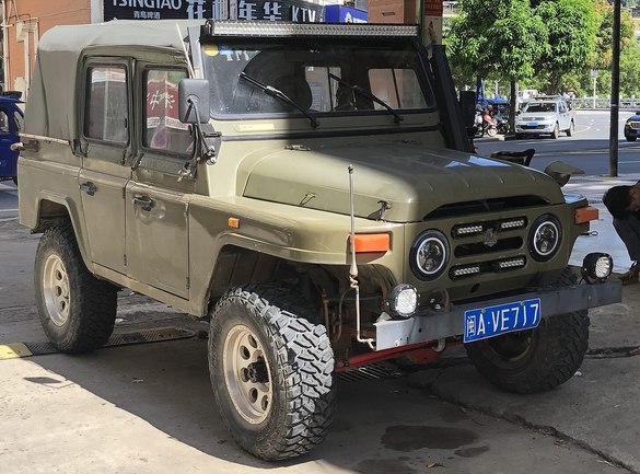 VIDEO & FOTO Producătorul chinez BAW lansează în Europa modelul militar BJ212 cunoscut ca „Beijing Jeep”