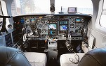 Panică într-un avion spre România: Geam lipit cu scotch FOTO
