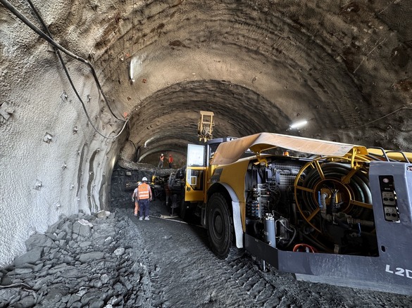 Imagini spectaculoase: Umbrărescu pregătește străpungerea 2 la „Tunelurile pentru urși” FOTO&VIDEO