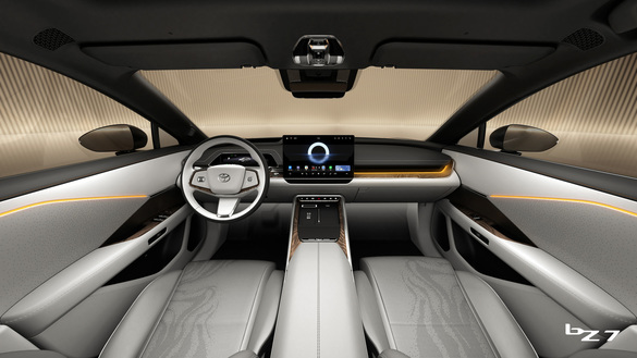 FOTO Toyota a lansat limuzina electrică bZ7, cu software Huawei și Xiaomi