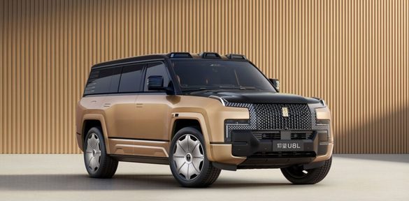 FOTO Noul SUV de lux de la BYD e mai scump cu 20.000 de euro decât un Range Rover