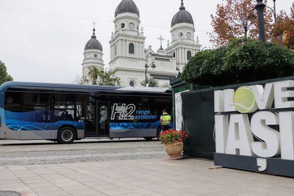 Primul autobuz din România cu propulsie pe bază de hidrogen și baterii litiu-ion FOTO
