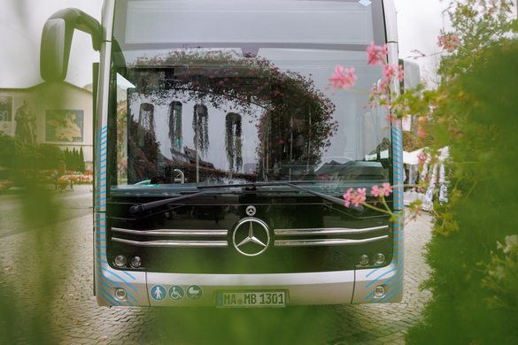 Primul autobuz din România cu propulsie pe bază de hidrogen și baterii litiu-ion FOTO