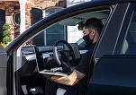 FOTO Tesla lansează manuale de service la liber. „Dăm oamenilor posibilitatea să-și repare singuri lucrurile!”