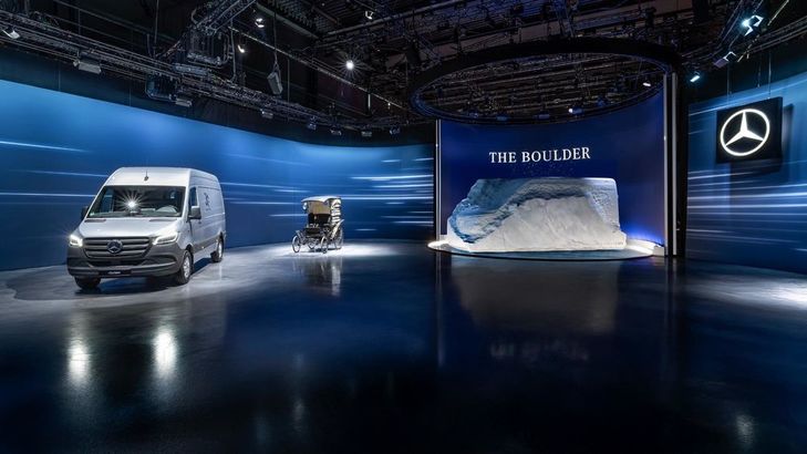 INEDIT Mercedes-Benz anunță viitoarea generație Sprinter cu o sculptură specială FOTO