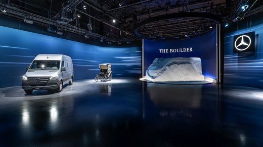 INEDIT Mercedes-Benz anunță viitoarea generație Sprinter cu o sculptură specială FOTO