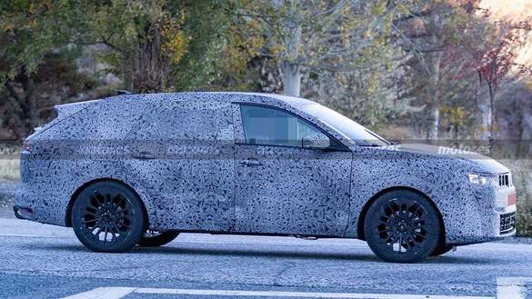 FOTO Dacia vine cu un nou model. Cum va arăta viitorul hatchback Dacia (C-Neo) care va fi produs în România