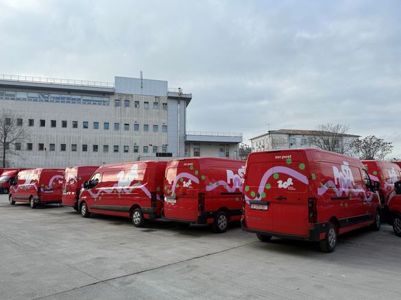 FOTO Poșta Română semnează cu Renault. Francezii au câștigat licitația de 4 milioane de euro pentru 80 de mașini