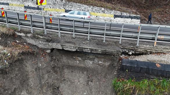 Surpare de teren pe DN1 Comarnic. Autorități în inspecție FOTO