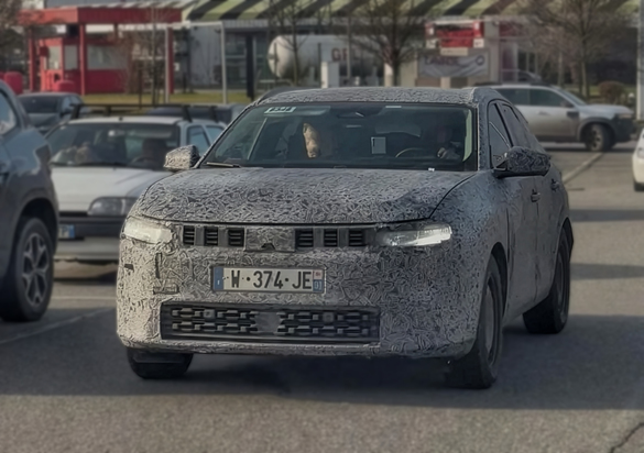 ULTIMA ORĂ FOTO Imagini-spion cu viitorul model Dacia C-Neo dezvăluie și mai bine forma caroseriei