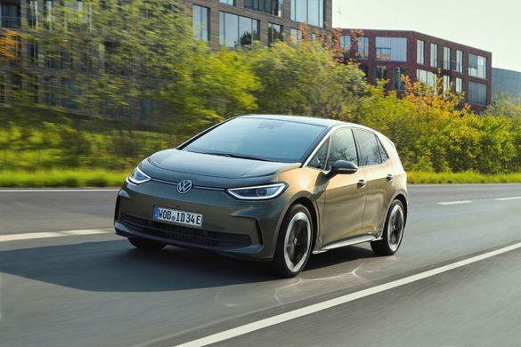 FOTO&VIDEO Ford Puma Gen-E sau VW ID.3? Prima mașină electrică produsă în România vs cea mai accesibilă de la VW