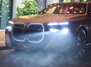 Două mașini BMW foarte rare au ajuns la București FOTO