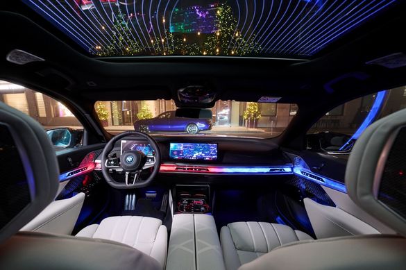 Două mașini BMW foarte rare au ajuns la București FOTO