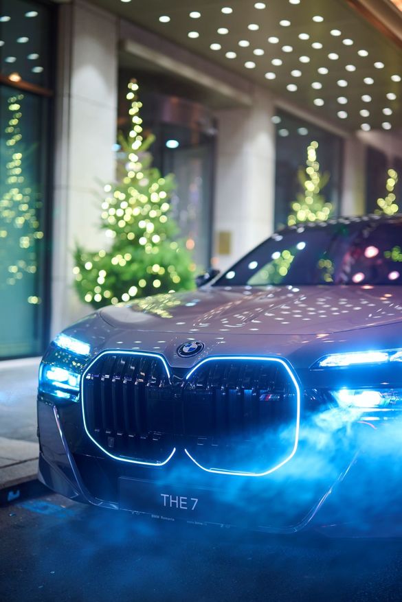 Două mașini BMW foarte rare au ajuns la București FOTO