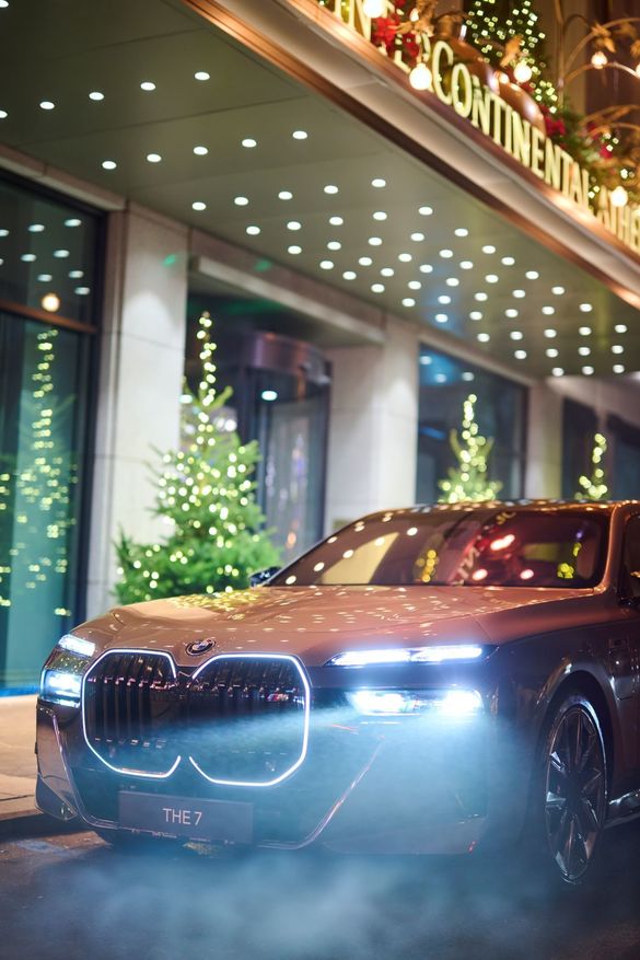 Două mașini BMW foarte rare au ajuns la București FOTO