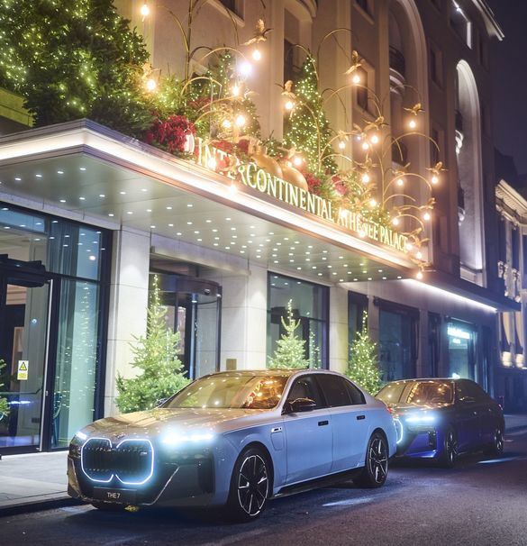 Două mașini BMW foarte rare au ajuns la București FOTO