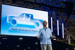 Noua strategie Ford, impact în România: o platformă electrică universală, pickup-uri cu range-extender și motoare hibride. În Europa, Ford Otosan va continua să producă mașini electrice, inclusiv în România