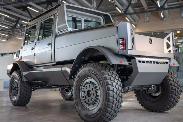 Mercedes lansează un concept de lux al faimosului Unimog FOTO