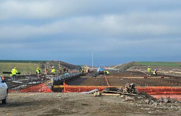 Lucrările la tronsonul abandonat de Bechtel, supravegheate și de unguri FOTO